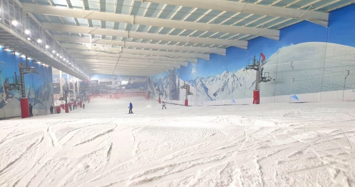 Main ski slope at the Snow Centre in Hemel